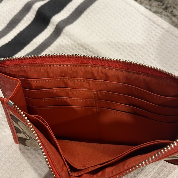 Coach hand wallet/wristlet - Picture 4 of 6